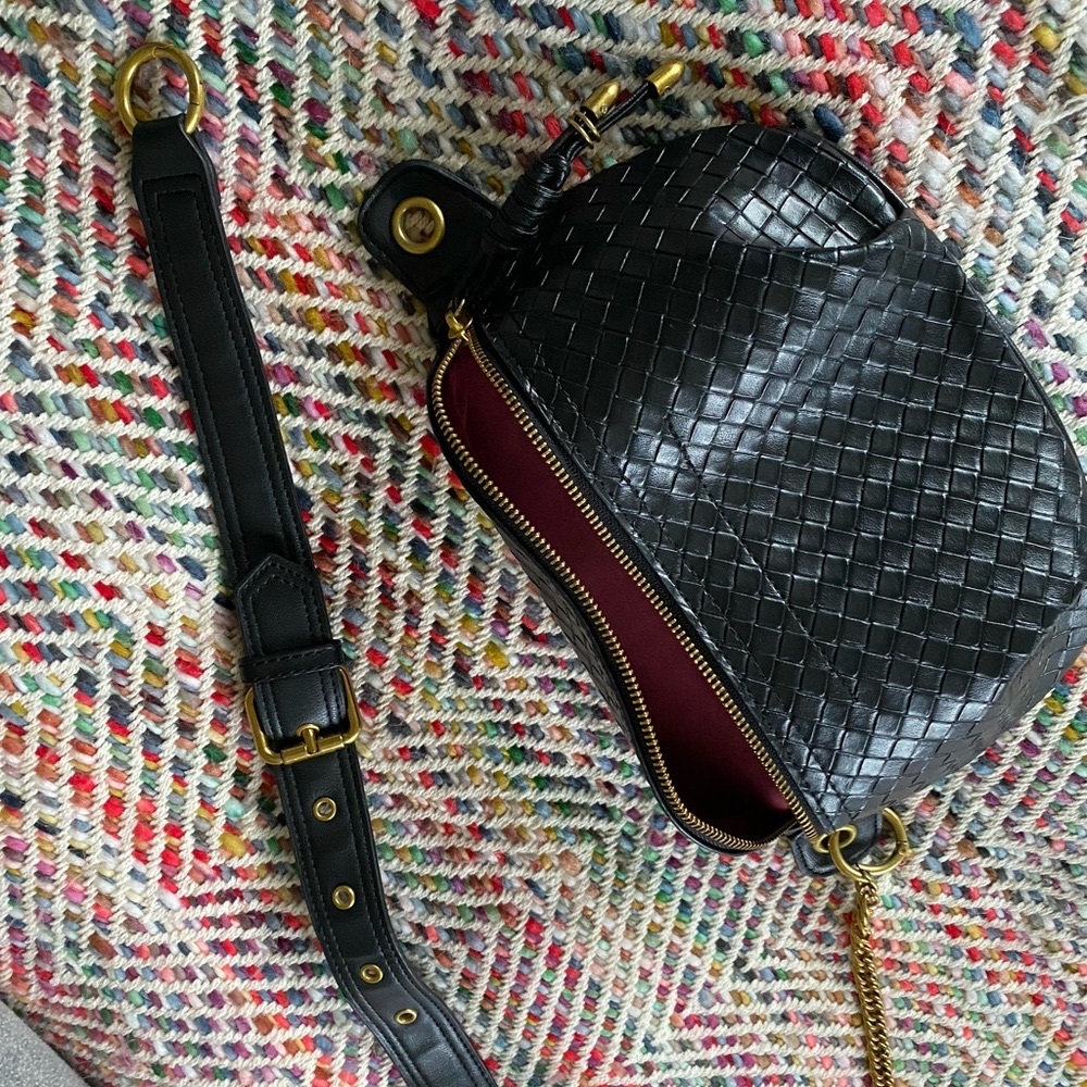 Elegant Black Woven Crossbody Bag